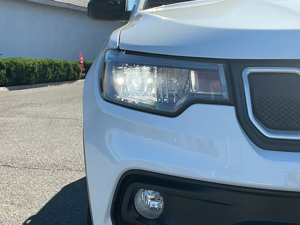 Thumbnail: 2022 Jeep Compass - 16