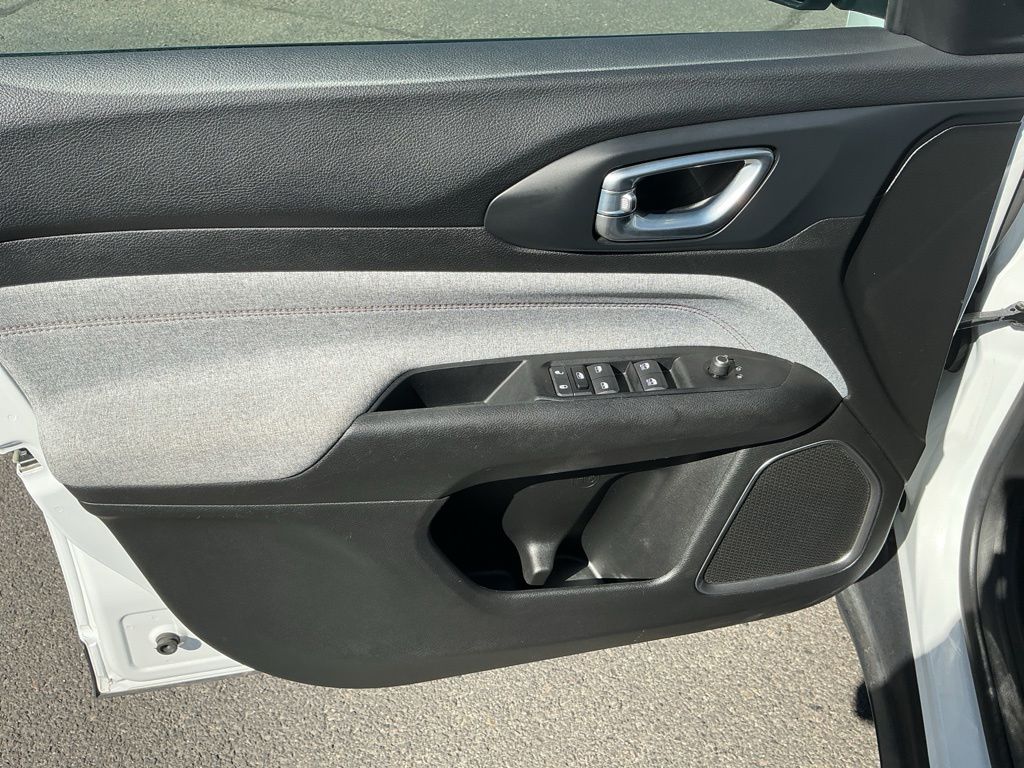Thumbnail: 2022 Jeep Compass - 23