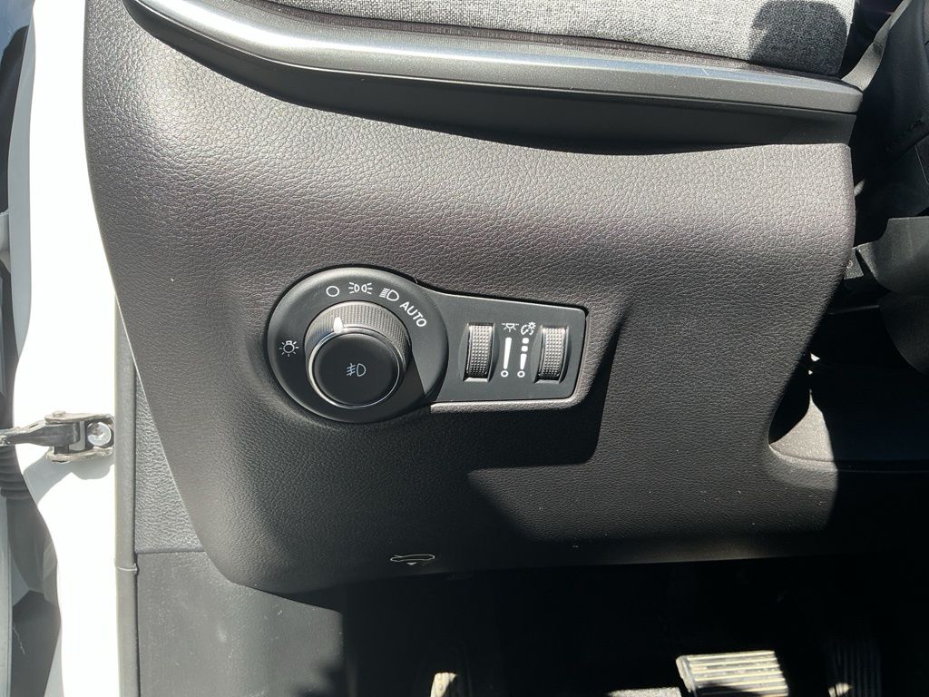 Thumbnail: 2022 Jeep Compass - 22