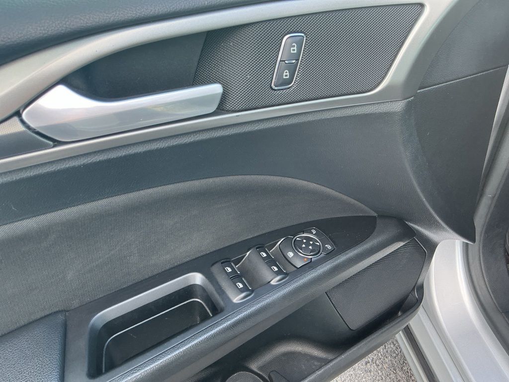 Thumbnail: 2017 Ford Fusion - 24