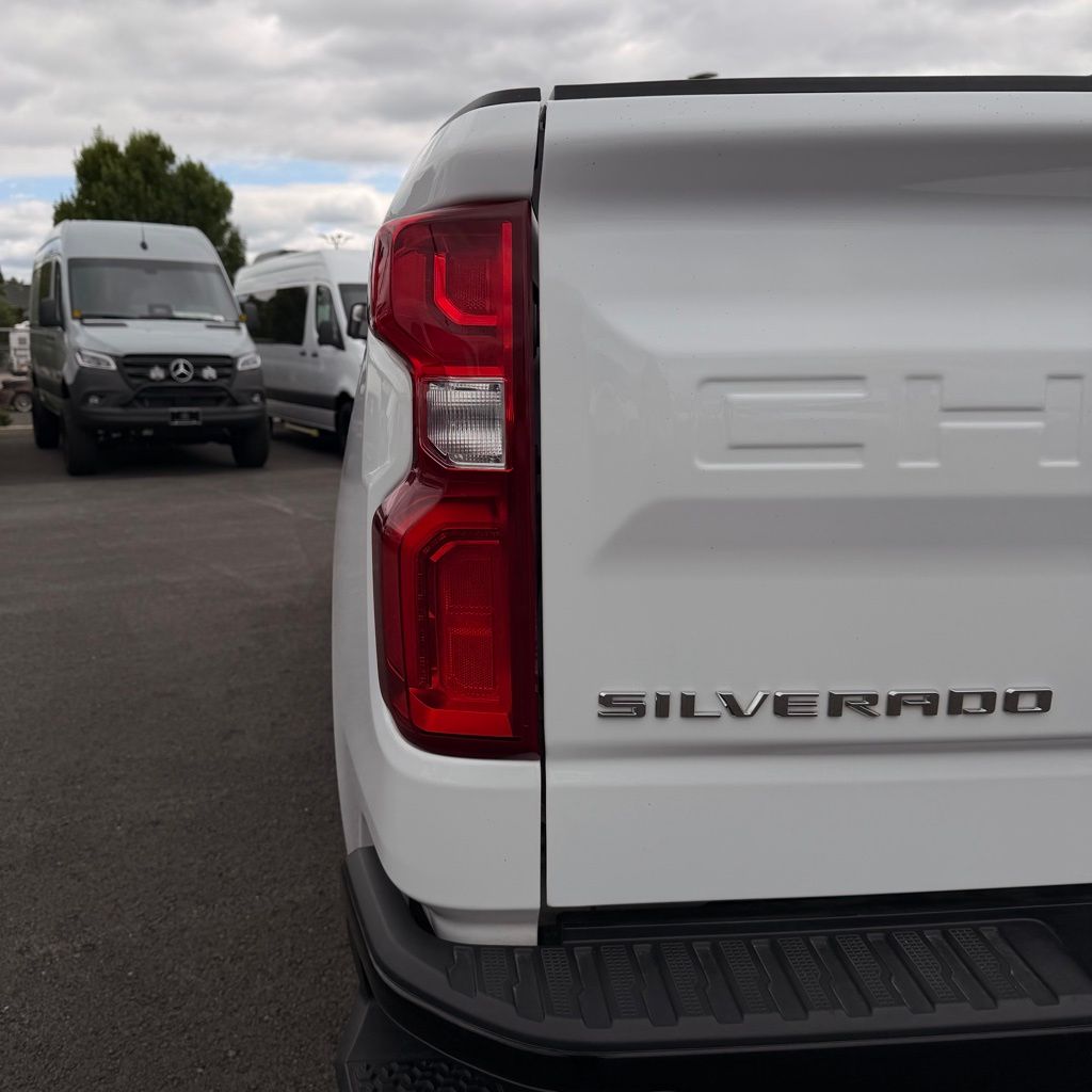 Thumbnail: 2025 Chevrolet Silverado 1500 - 18