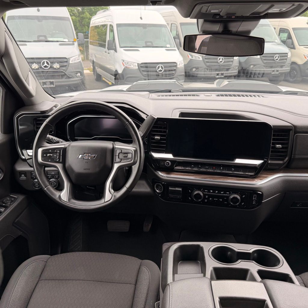 Thumbnail: 2025 Chevrolet Silverado 1500 - 2