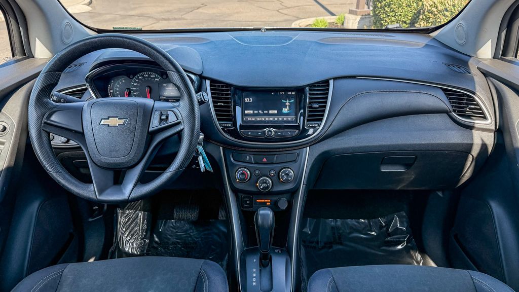 Thumbnail: 2017 Chevrolet Trax - 2