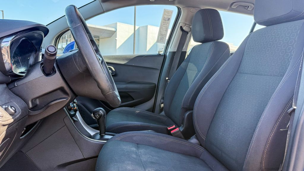 Thumbnail: 2017 Chevrolet Trax - 11