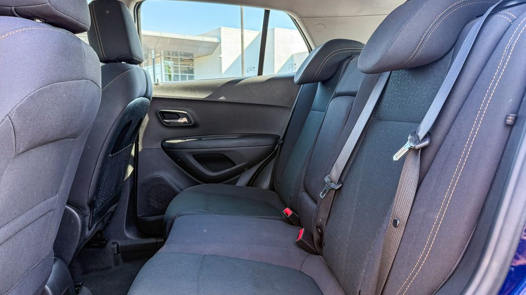 Thumbnail: 2017 Chevrolet Trax - 12