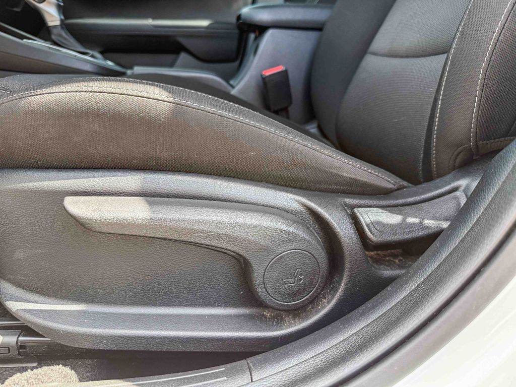 Thumbnail: 2023 Kia Forte - 25