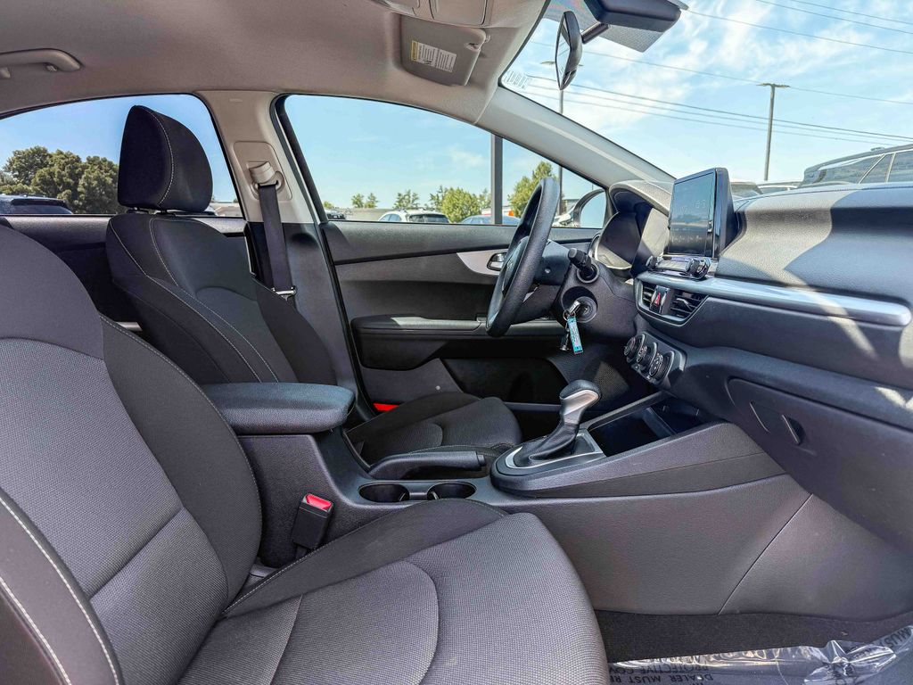 Thumbnail: 2023 Kia Forte - 10