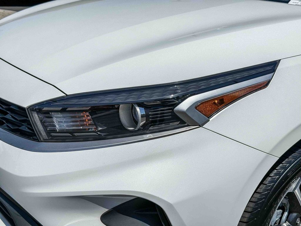 Thumbnail: 2023 Kia Forte - 16