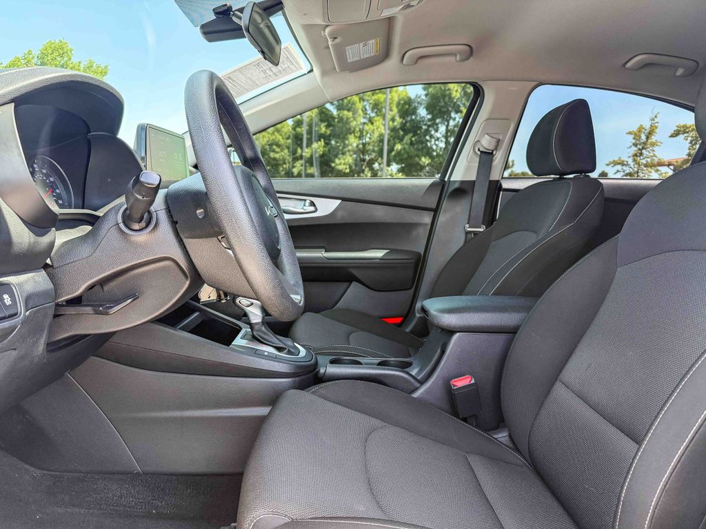 Thumbnail: 2023 Kia Forte - 9
