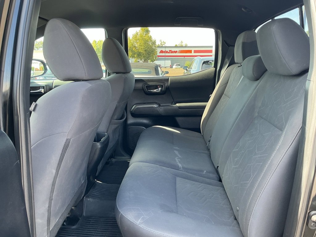 Thumbnail: 2019 Toyota Tacoma - 16
