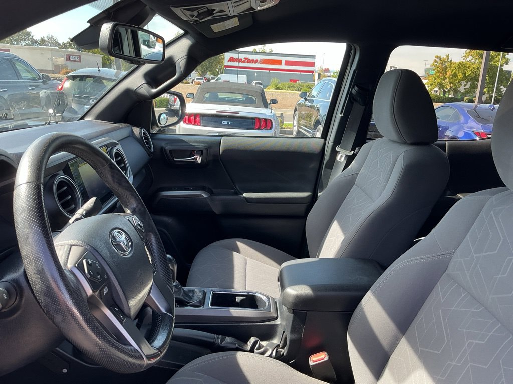 Thumbnail: 2019 Toyota Tacoma - 8