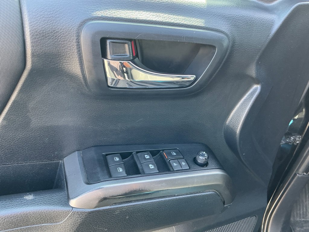 Thumbnail: 2019 Toyota Tacoma - 22