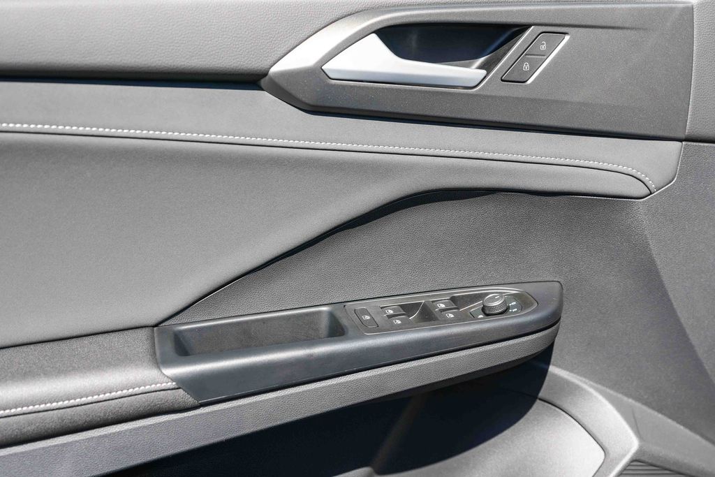 Thumbnail: 2025 Volkswagen Taos - 25