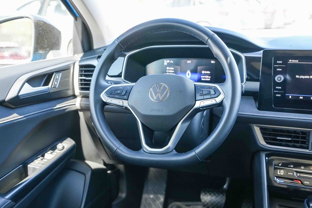 Thumbnail: 2025 Volkswagen Taos - 7