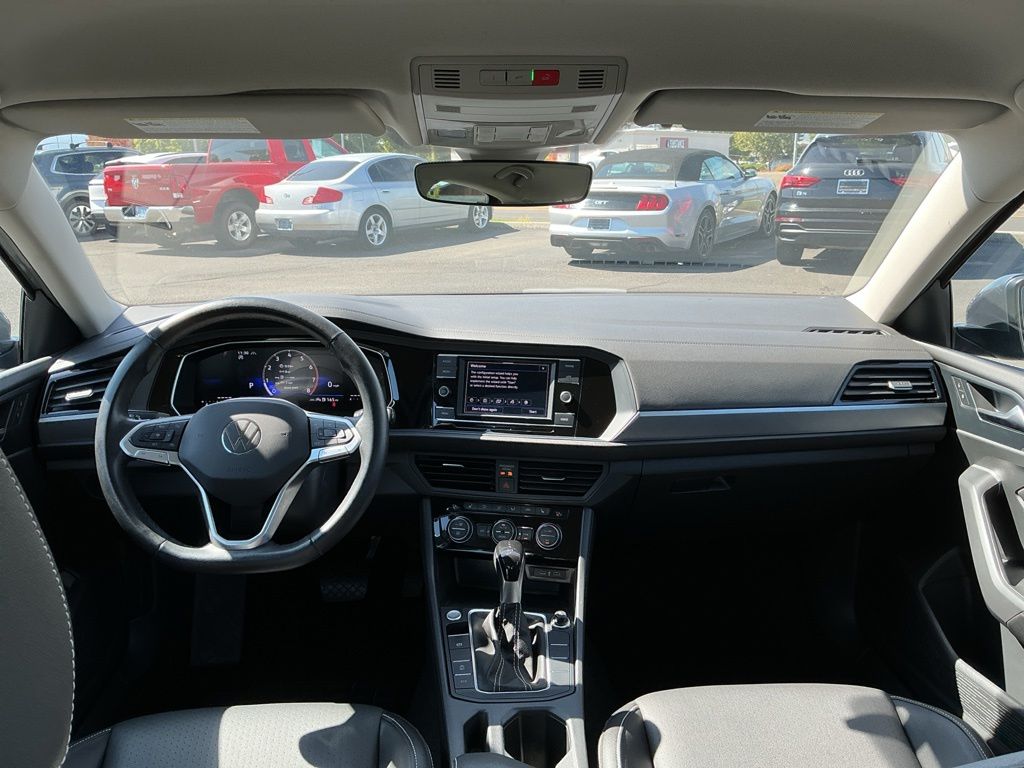 Thumbnail: 2024 Volkswagen Jetta - 9