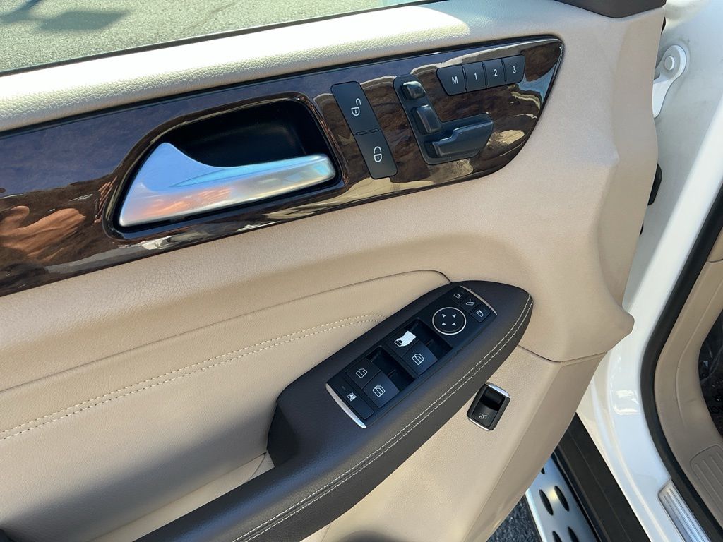 Thumbnail: 2013 Mercedes-Benz M-Class - 21