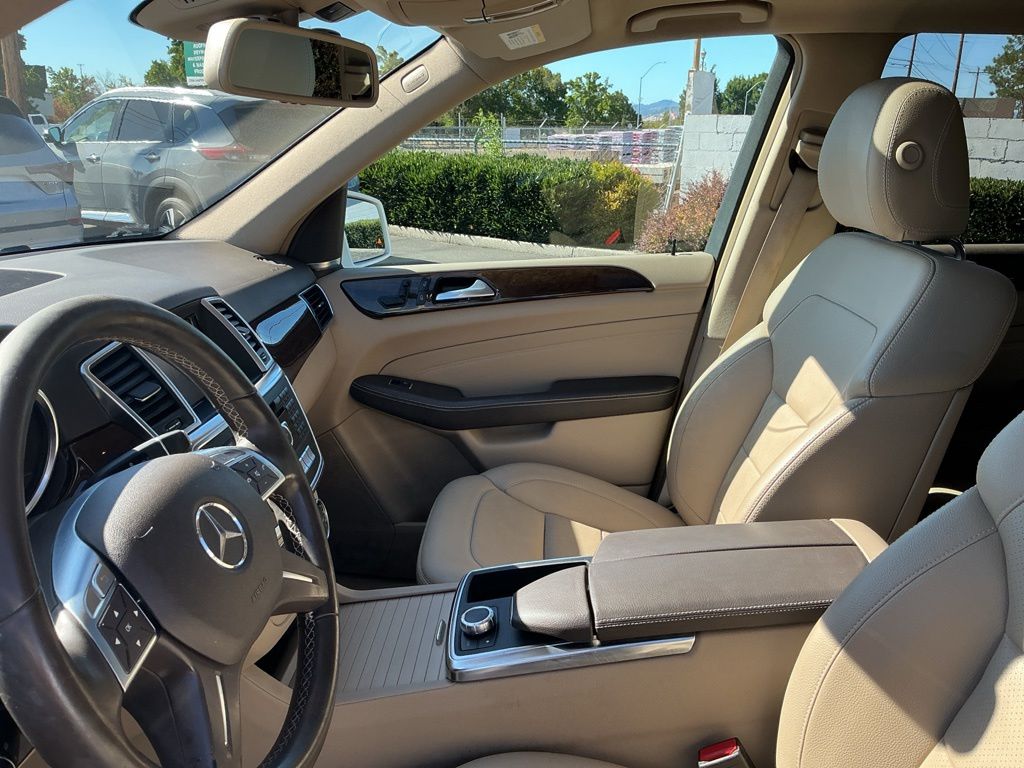 Thumbnail: 2013 Mercedes-Benz M-Class - 10