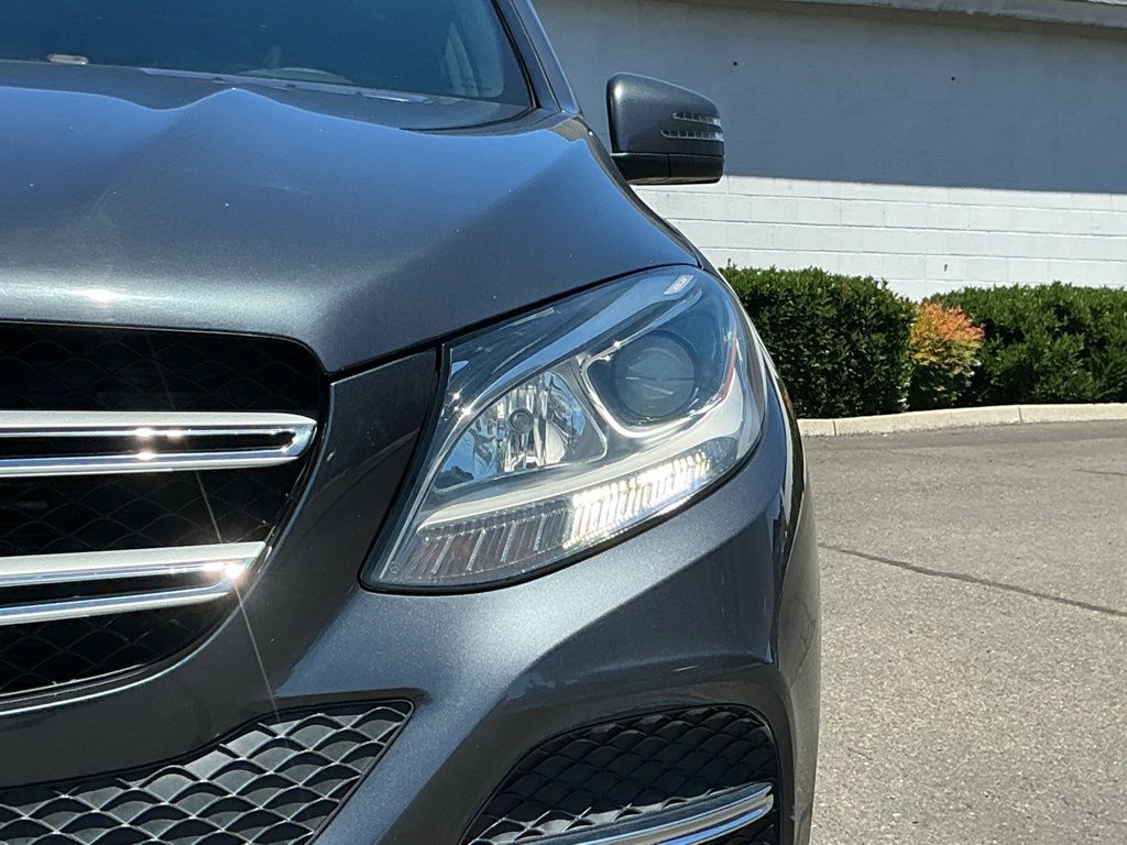 Thumbnail: 2016 Mercedes-Benz GLE - 16