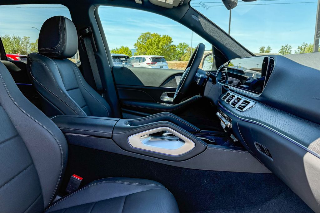 Thumbnail: 2026 Mercedes-Benz GLE - 10