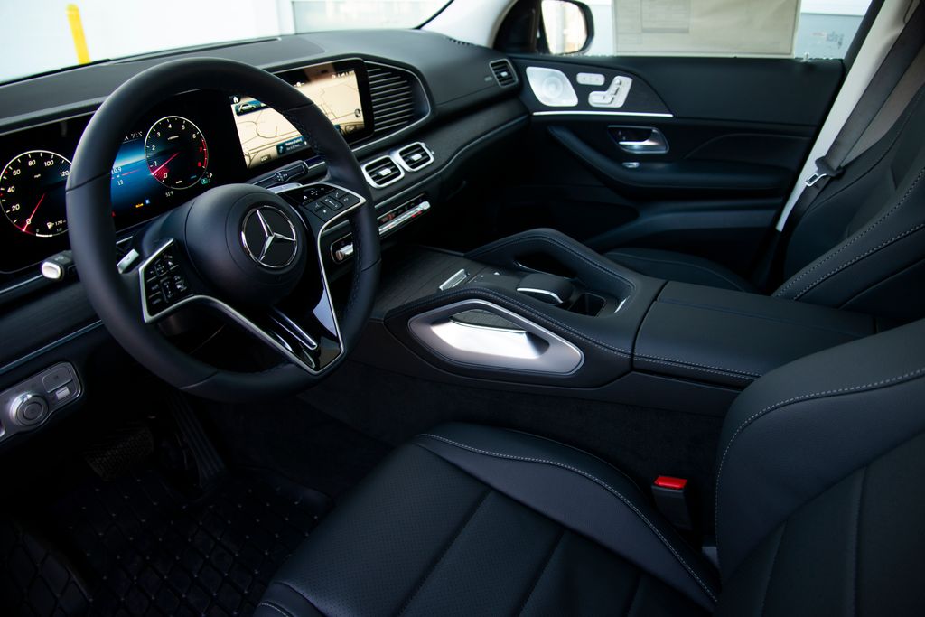 Thumbnail: 2026 Mercedes-Benz GLE - 2