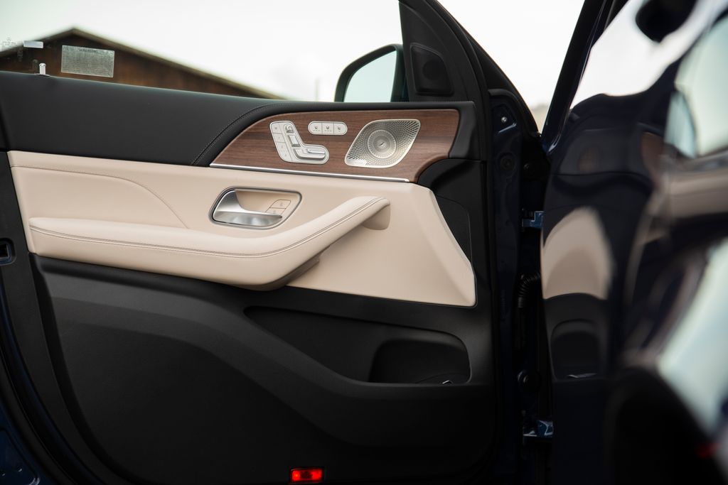 Thumbnail: 2026 Mercedes-Benz GLE - 18