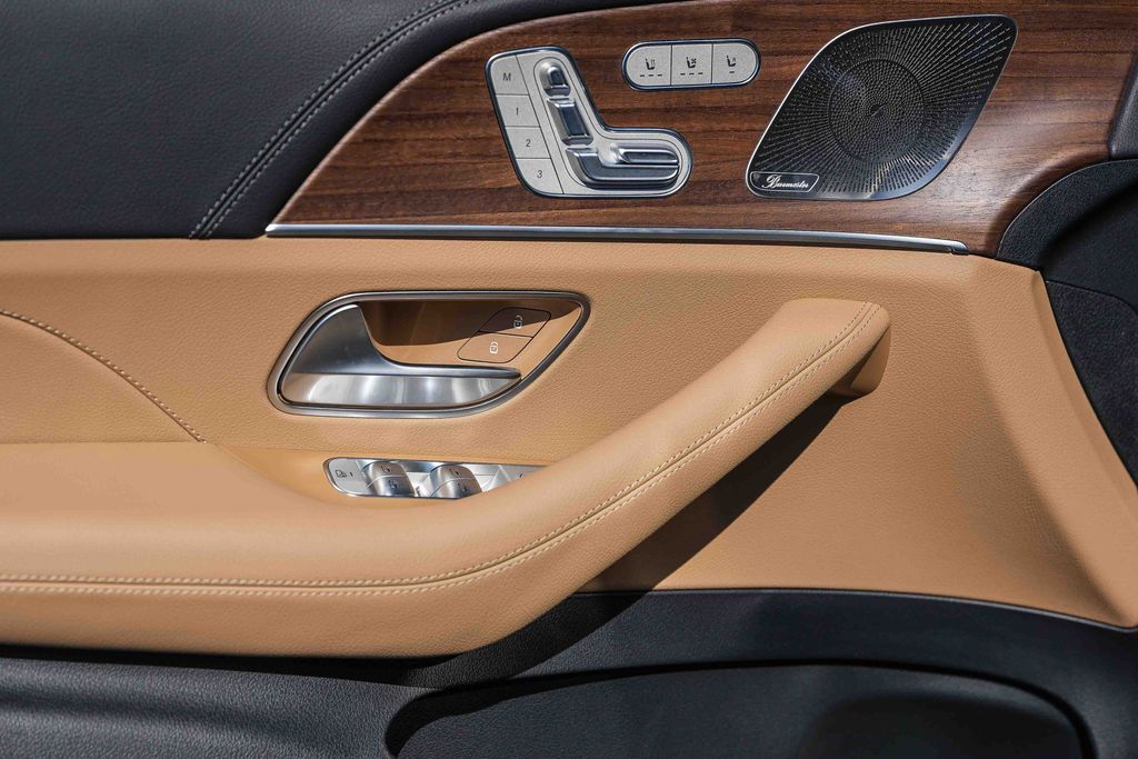 Thumbnail: 2026 Mercedes-Benz GLE - 25