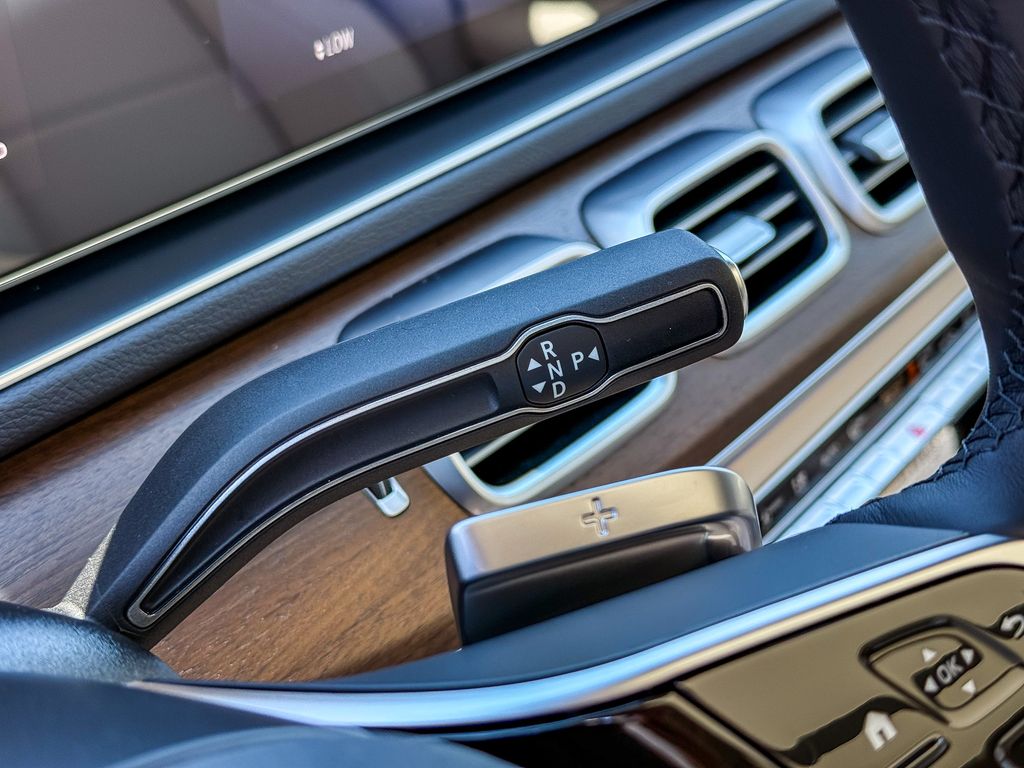 Thumbnail: 2026 Mercedes-Benz GLE - 26