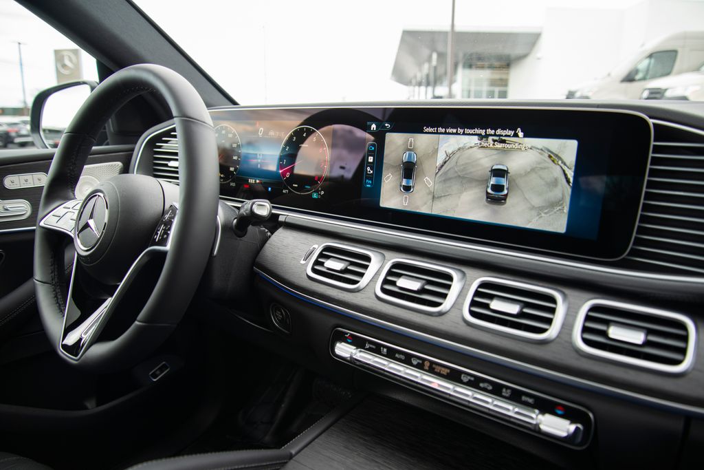 Thumbnail: 2026 Mercedes-Benz GLE - 22