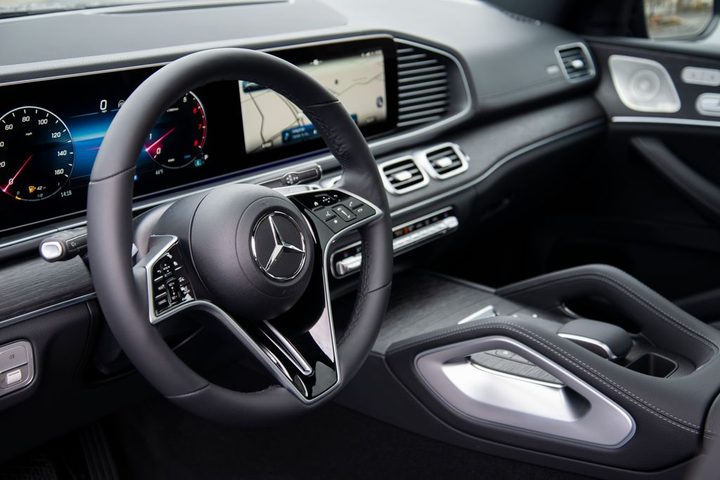 Thumbnail: 2026 Mercedes-Benz GLE - 6