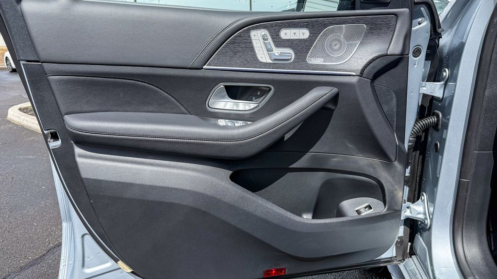 Thumbnail: 2026 Mercedes-Benz GLE - 25
