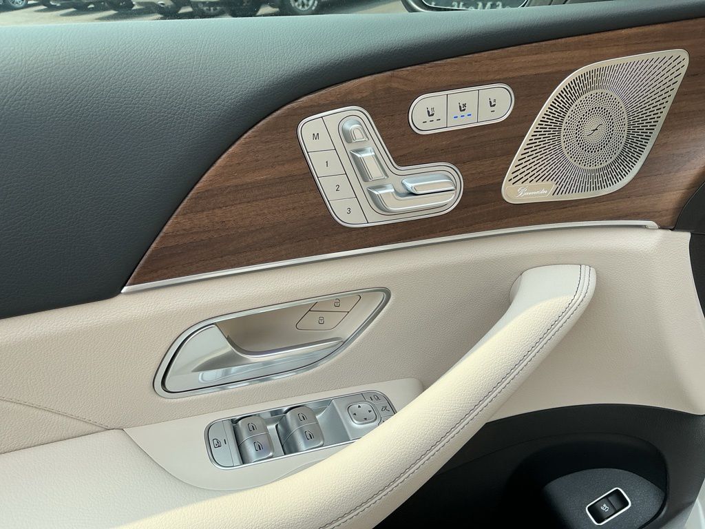 Thumbnail: 2026 Mercedes-Benz GLS - 22