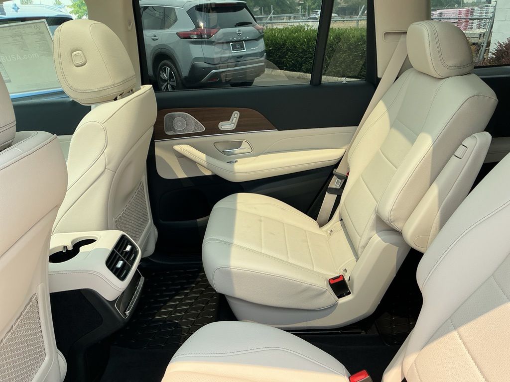 Thumbnail: 2026 Mercedes-Benz GLS - 28