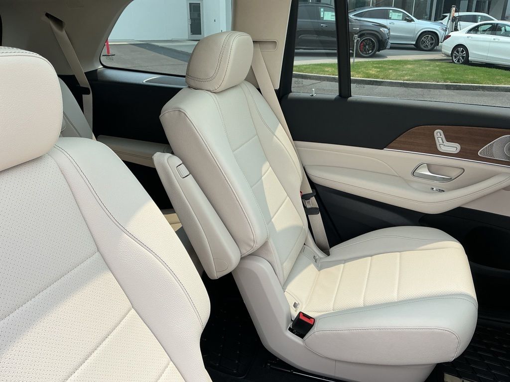Thumbnail: 2026 Mercedes-Benz GLS - 25