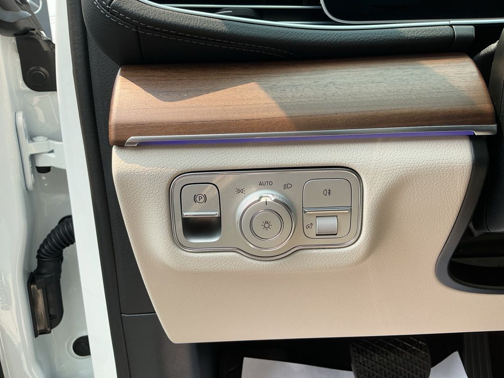 Thumbnail: 2026 Mercedes-Benz GLS - 20