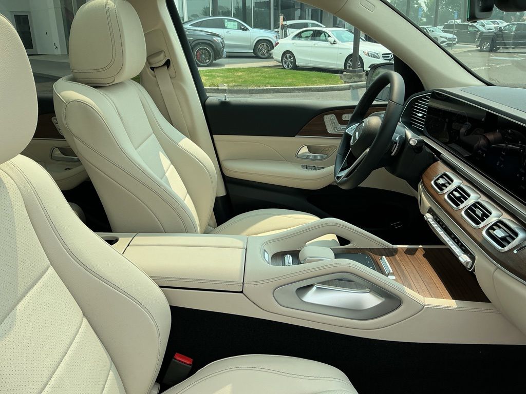 Thumbnail: 2026 Mercedes-Benz GLS - 23