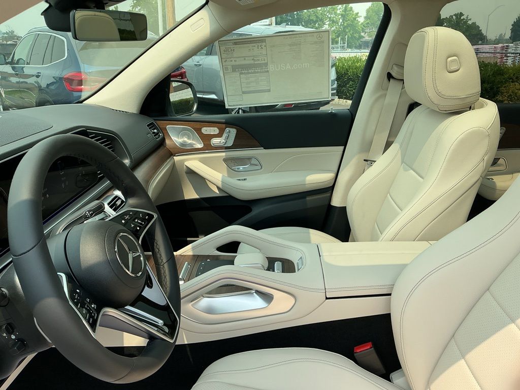 Thumbnail: 2026 Mercedes-Benz GLS - 10