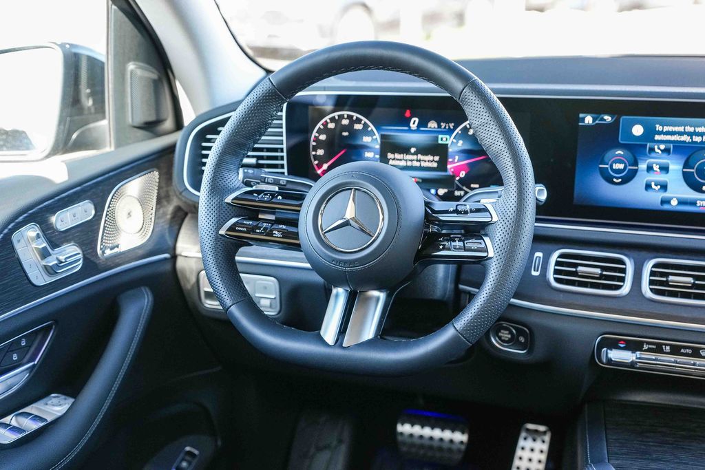 Thumbnail: 2026 Mercedes-Benz GLS - 8