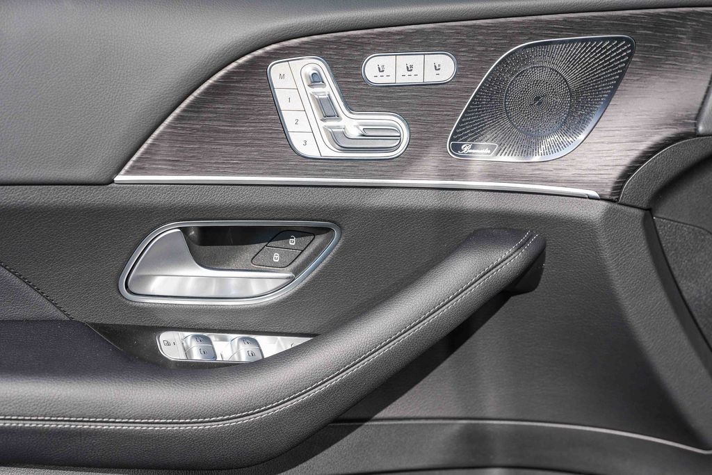 Thumbnail: 2026 Mercedes-Benz GLS - 26