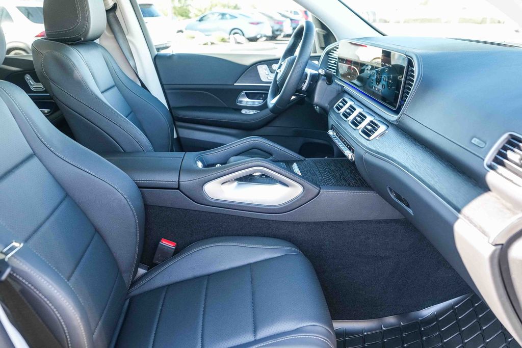 Thumbnail: 2026 Mercedes-Benz GLS - 9