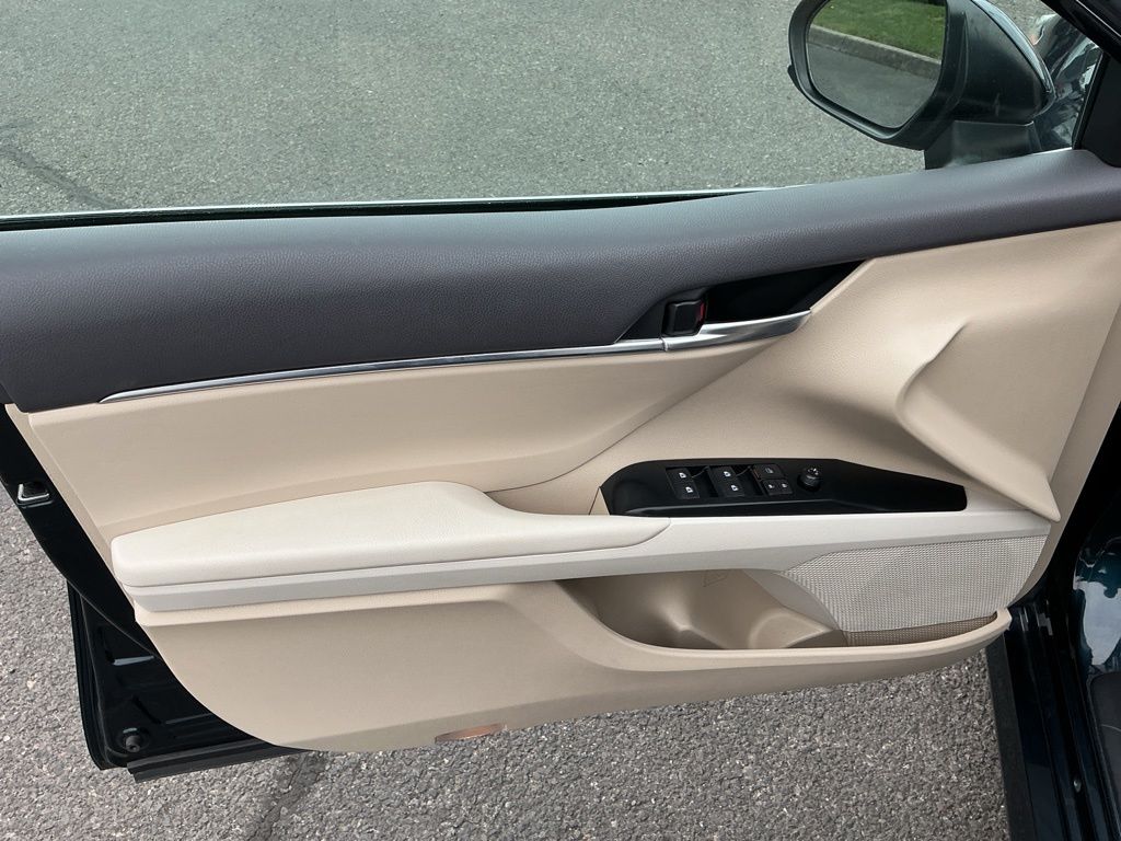 Thumbnail: 2018 Toyota Camry - 23