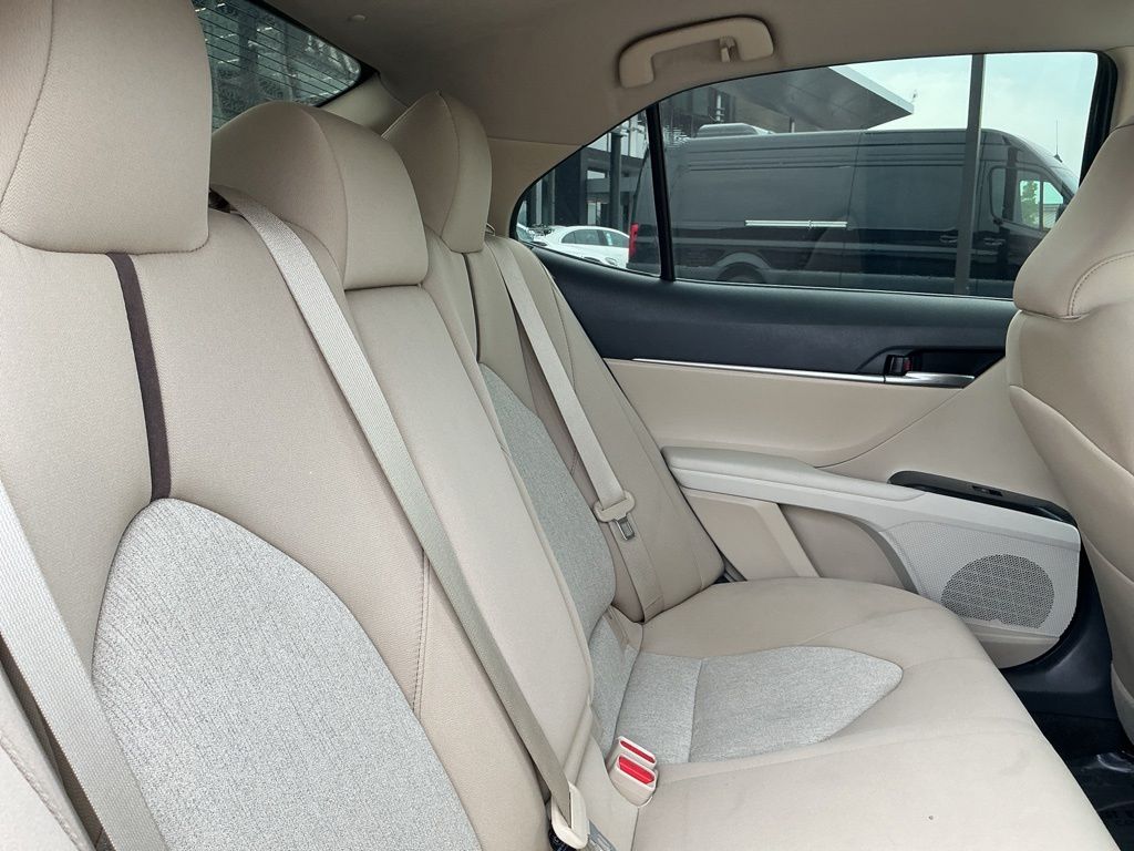 Thumbnail: 2018 Toyota Camry - 11