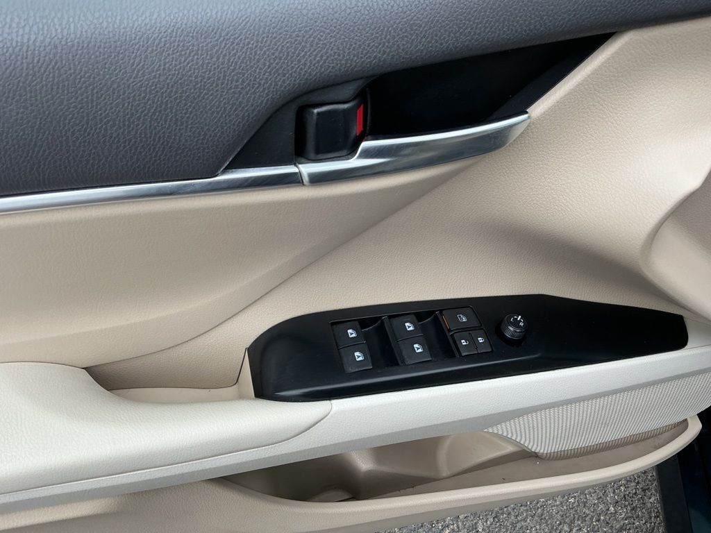 Thumbnail: 2018 Toyota Camry - 24