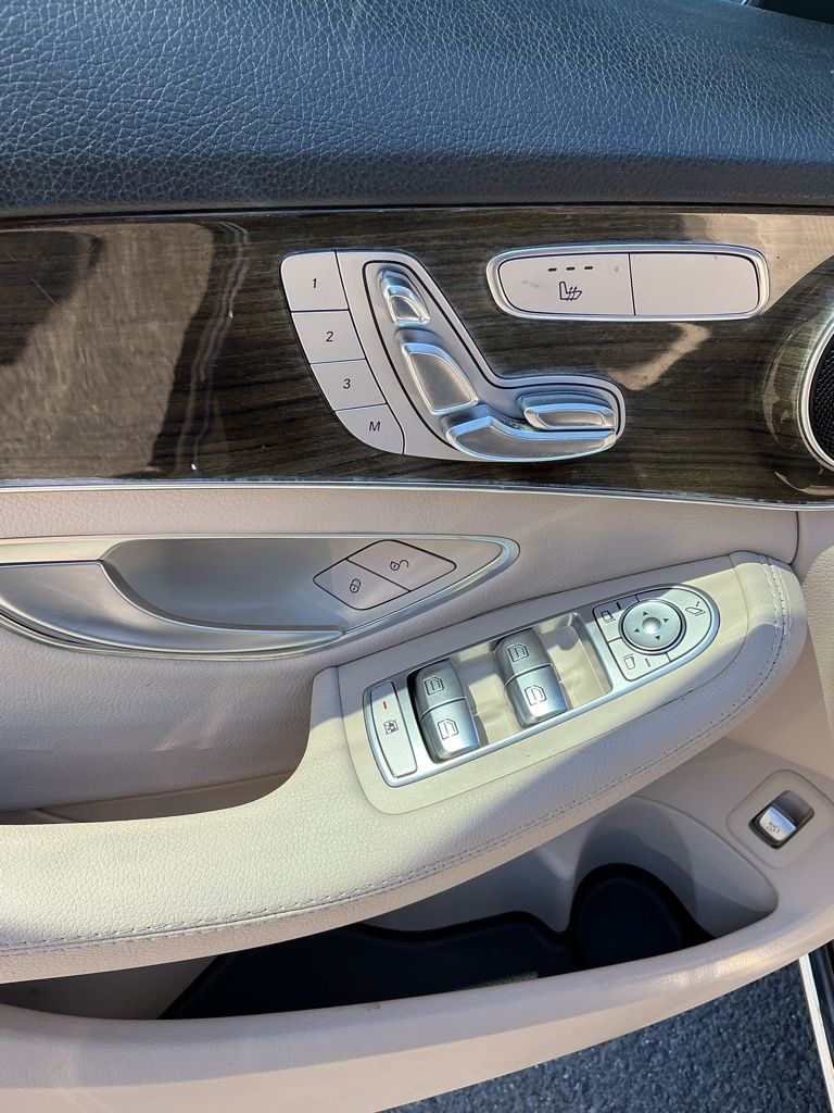 Thumbnail: 2016 Mercedes-Benz C-Class - 19