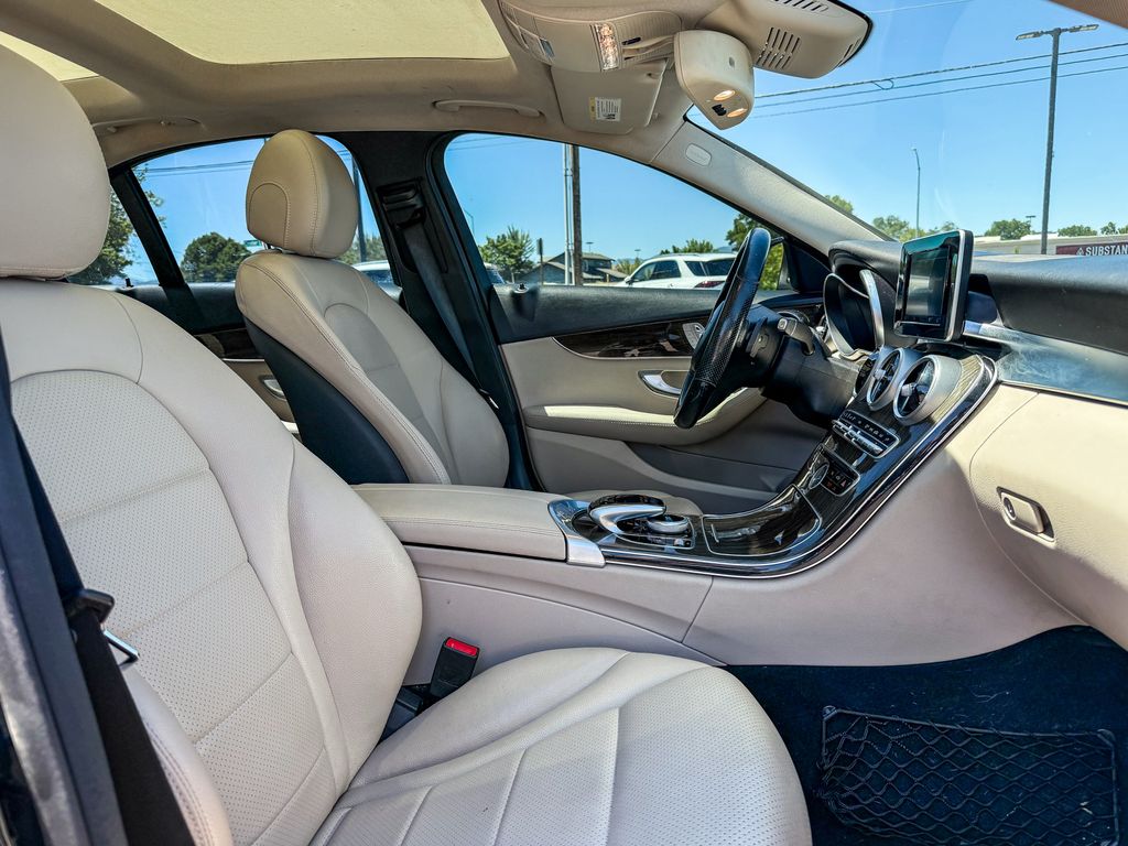 Thumbnail: 2016 Mercedes-Benz C-Class - 9
