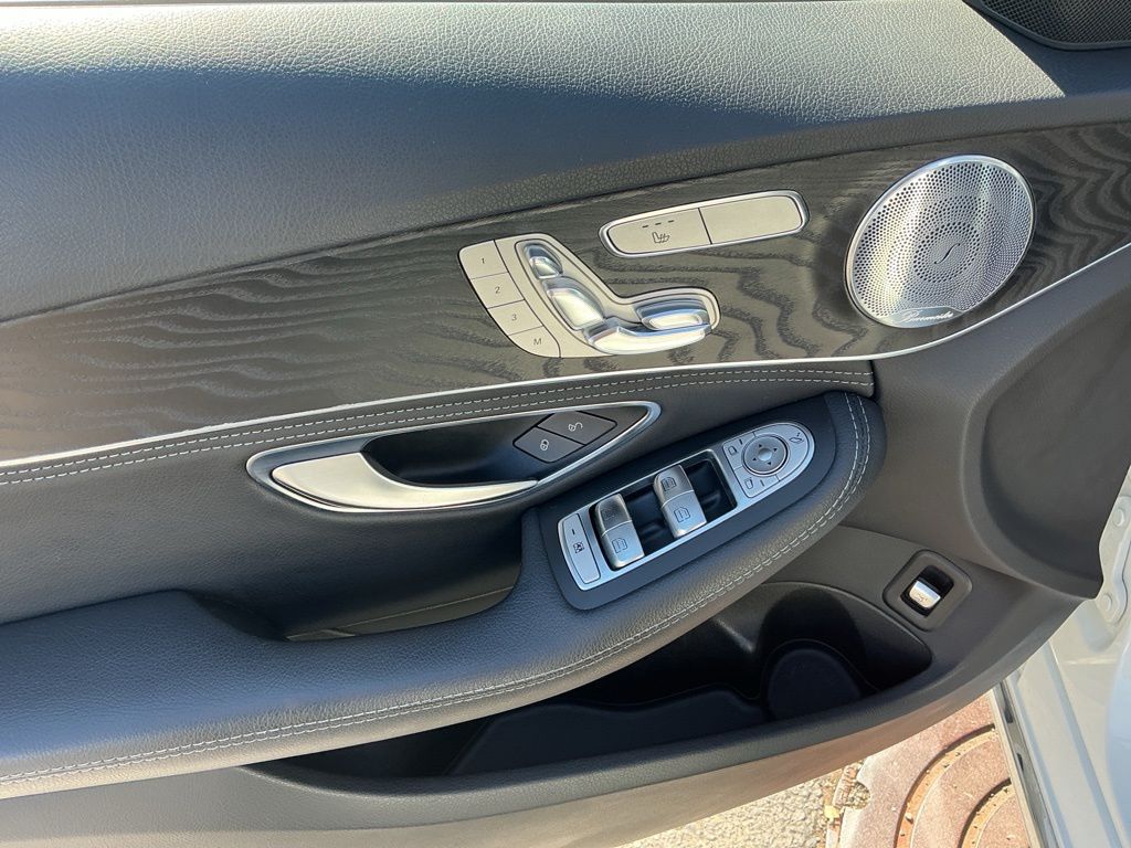 Thumbnail: 2016 Mercedes-Benz C-Class - 23