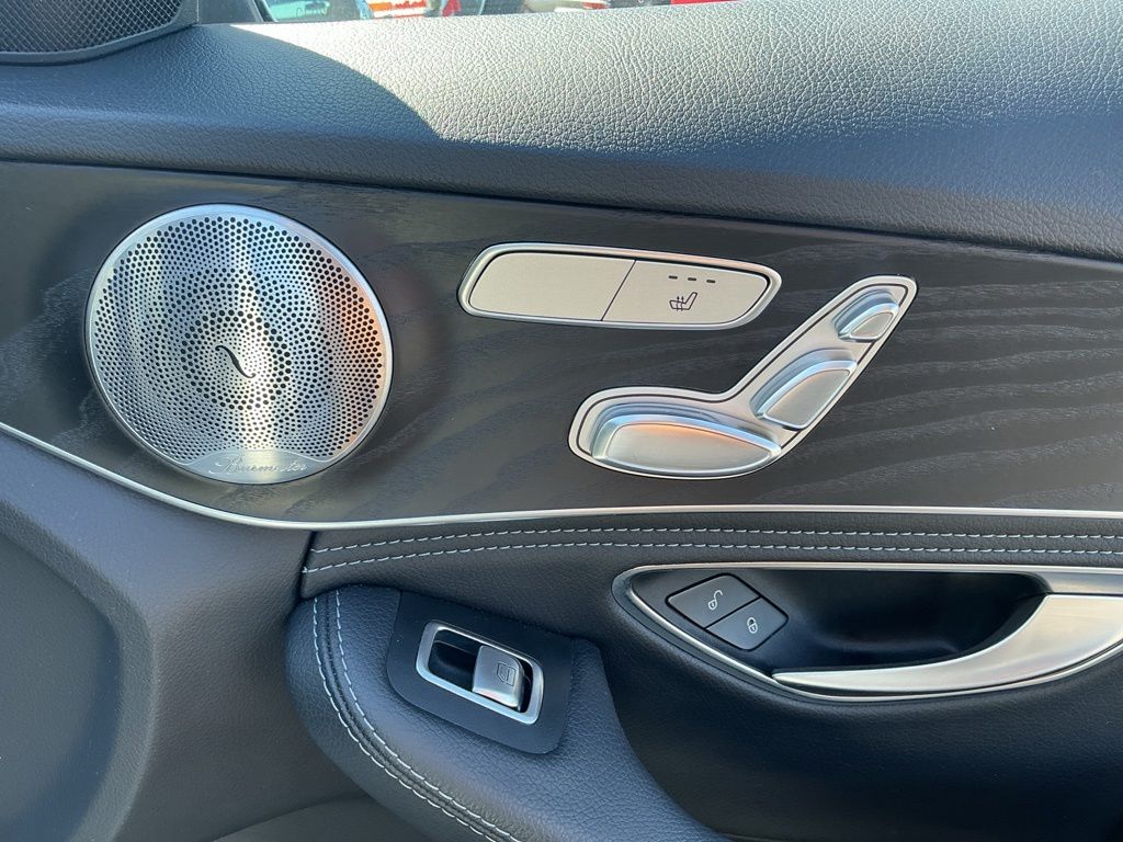 Thumbnail: 2016 Mercedes-Benz C-Class - 26