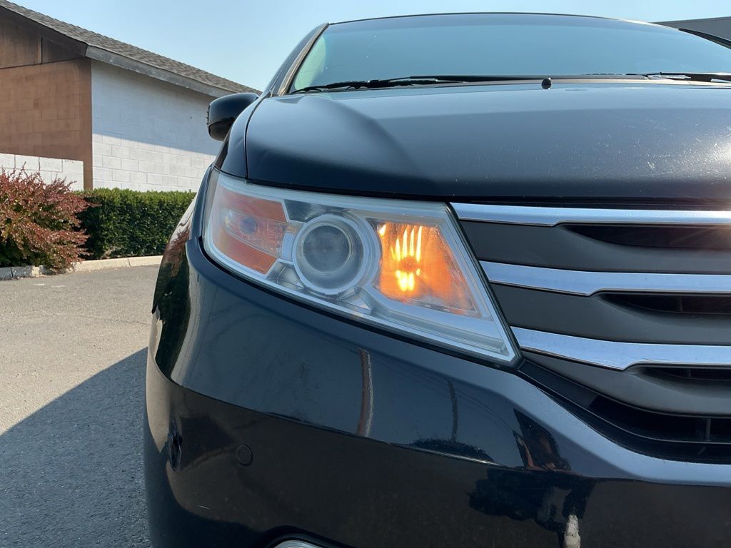 Thumbnail: 2011 Honda Odyssey - 16