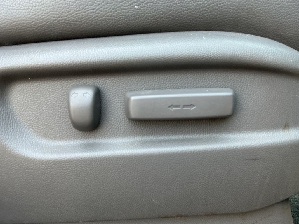 Thumbnail: 2011 Honda Odyssey - 28