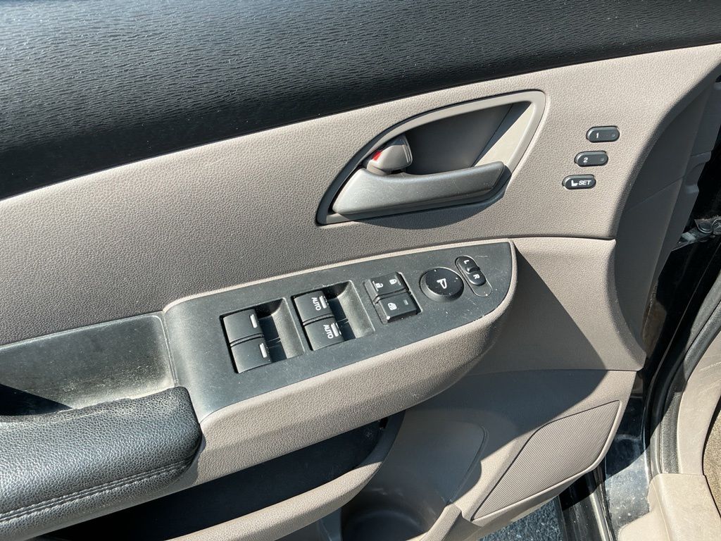 Thumbnail: 2011 Honda Odyssey - 25