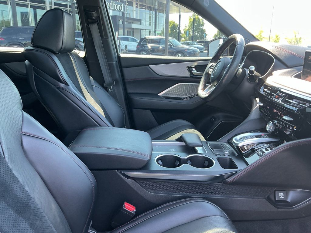 Thumbnail: 2022 Acura MDX - 26